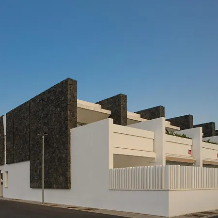 La Marinera House-near The Beach, Fast Wifi, Air-con On Main Bedroom And Sat Tv