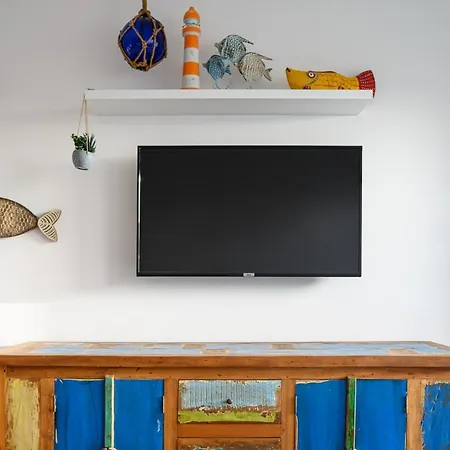 La Marinera House-near The Beach, Fast Wifi, Air-con On Main Bedroom And Sat Tv Holiday home *