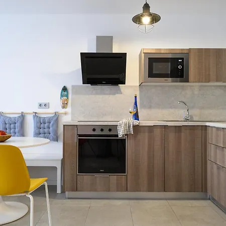 La Marinera House-near The Beach, Fast Wifi, Air-con On Main Bedroom And Sat Tv