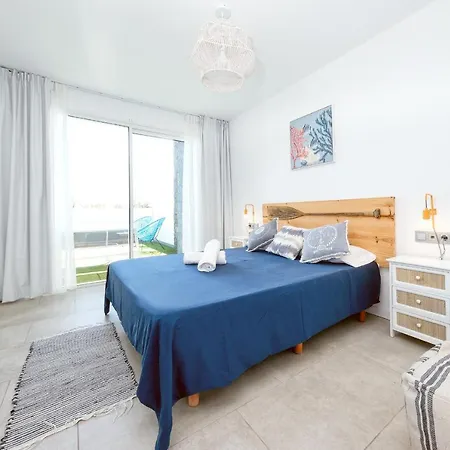 La Marinera House-near The Beach, Fast Wifi, Air-con On Main Bedroom And Sat Tv