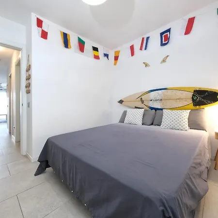 La Marinera House-near The Beach, Fast Wifi, Air-con On Main Bedroom And Sat Tv Holiday home